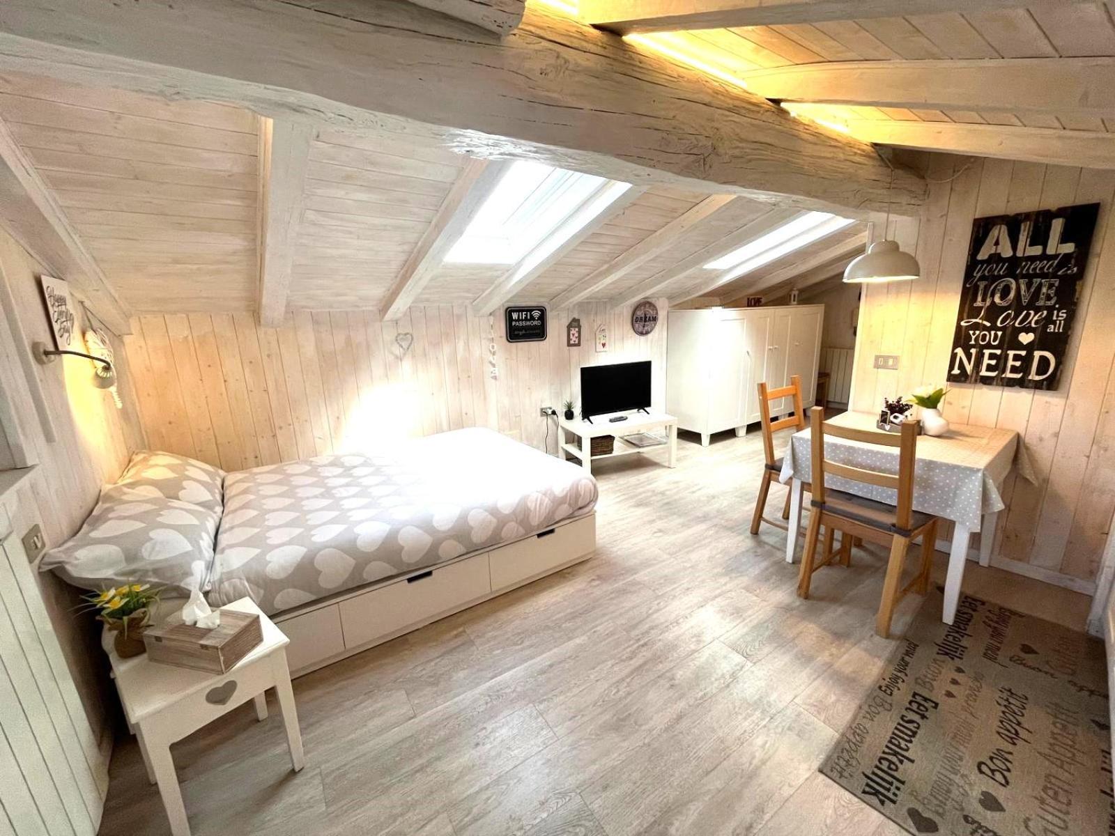 Il Piccolo Loft Nel Cuore Antico Di - & Me * Aosta