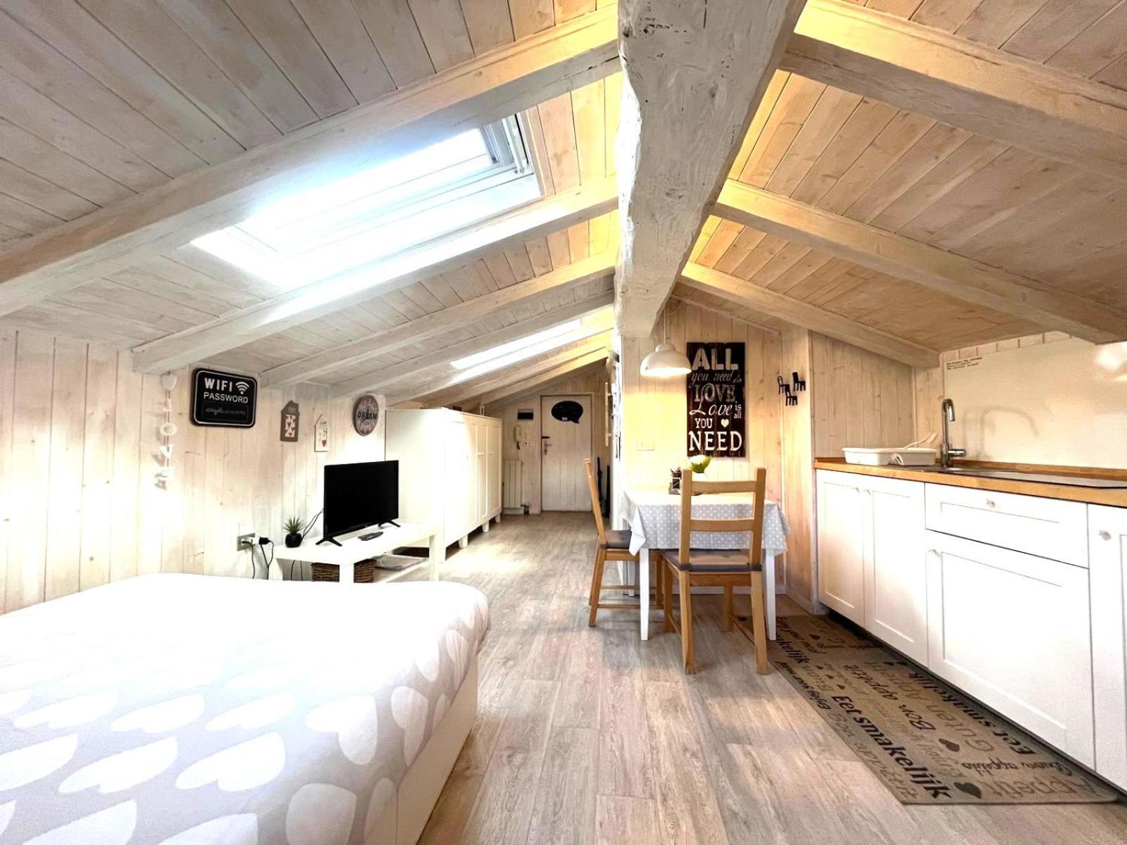 Apartment Il Piccolo Loft Nel Cuore Antico Di - & Me
